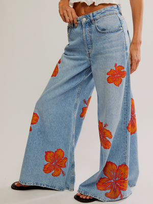Hana Bloom – Jeans