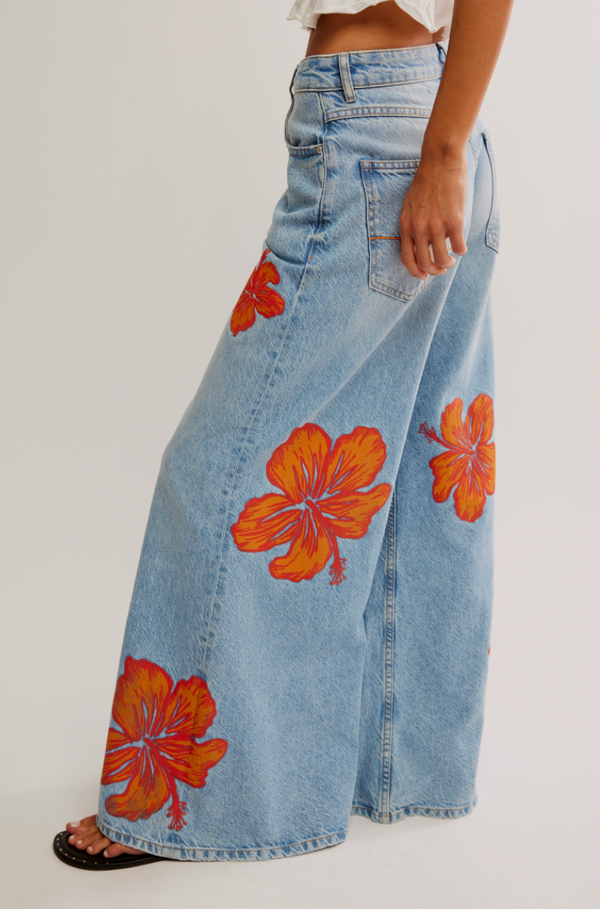 Hana Bloom – Jeans