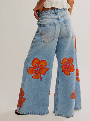 Hana Bloom – Jeans