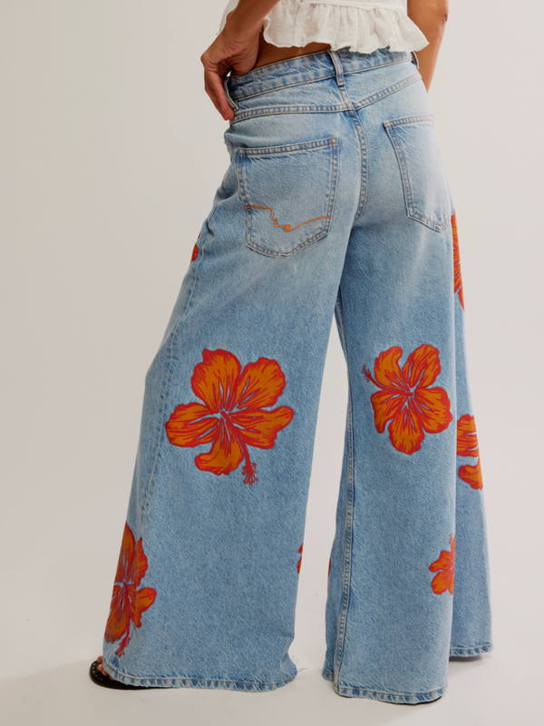 Hana Bloom – Jeans