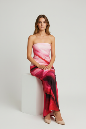 Cena 5: Vista Frontal Sentada - Vestido Bodycon Floral