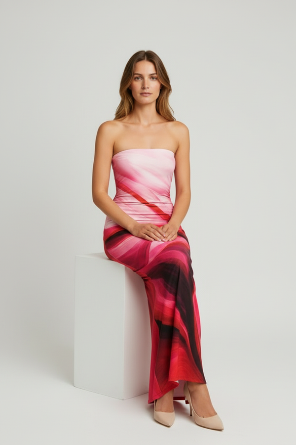 Cena 5: Vista Frontal Sentada - Vestido Bodycon Floral